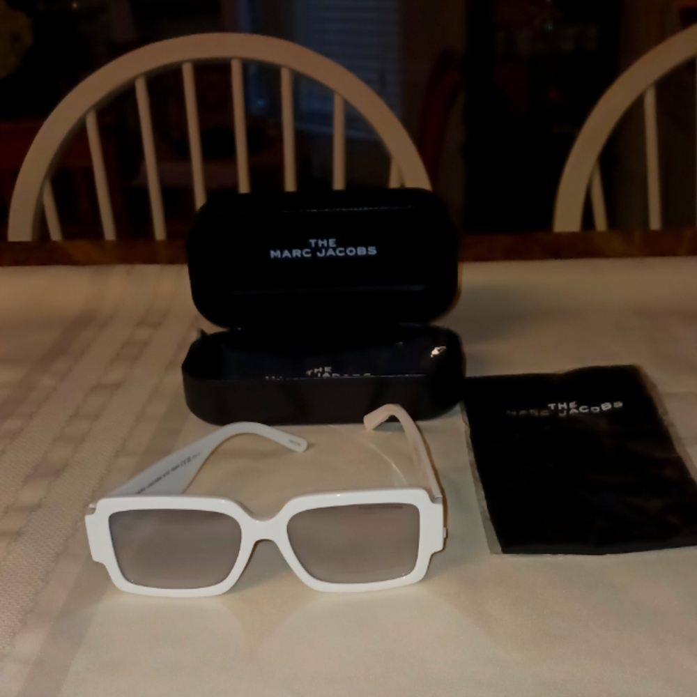 Marc Jacobs NWT Logo Square Mirrored Sunglasses Full Inclusion. Case And Dustba